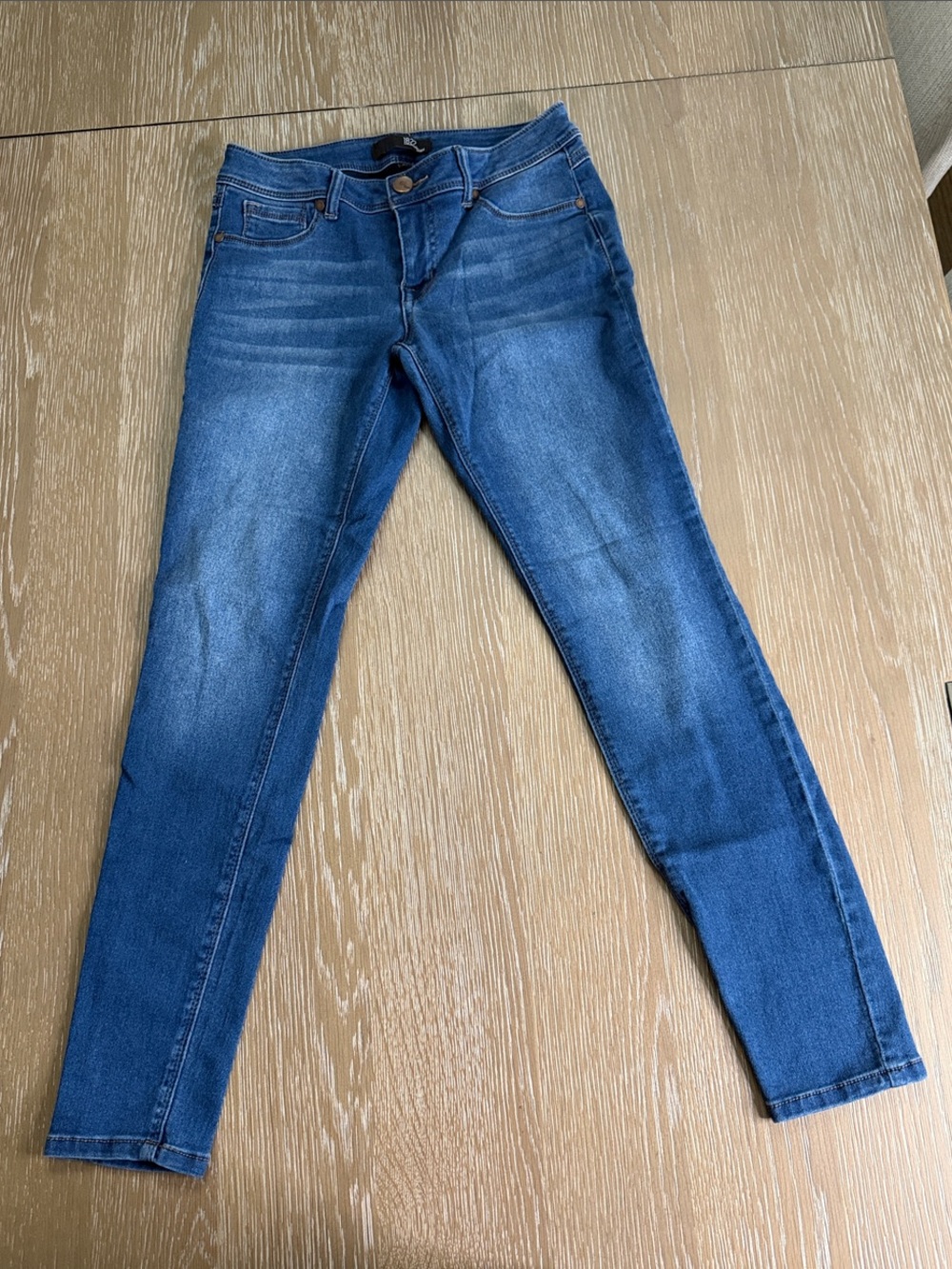 Gently worn 1822 Classic Women's Blue Skinny Jeans size 28